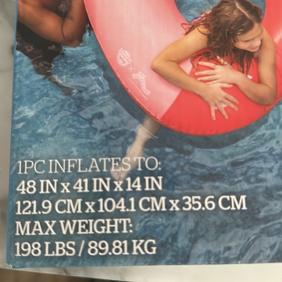 Squishmallows floatie Scarlett the strawberry - Picture 3 of 3